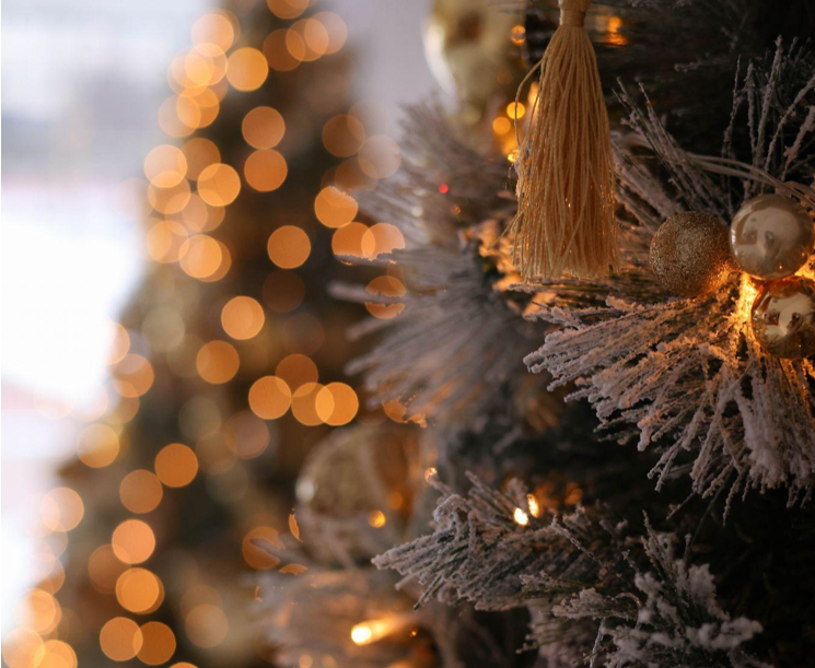 Choosing the Perfect Prelit Artificial Christmas Tree for You